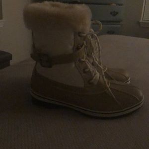 Women’s snow boots